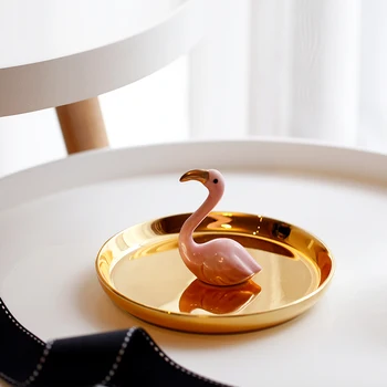 Eiropas un Amerikas zelta keramikas flamingo dekoratīvās plāksnes rotaslietas uzglabāšanas paliktnis dāvanu rotaslietas plaukts