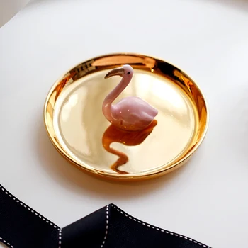 Eiropas un Amerikas zelta keramikas flamingo dekoratīvās plāksnes rotaslietas uzglabāšanas paliktnis dāvanu rotaslietas plaukts