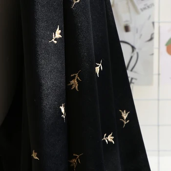 Melnā zelta samta auduma izšūšana korejas samta tērps, kleita cheongsam zeķturi apģērba auduma galdauta fona audums