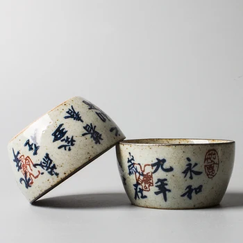 Radošo roku apgleznoti antīko aptuvenu keramikas tējas tase