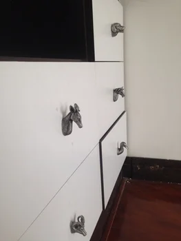 Senlaicīgu alvas virtuves skapī rokturi suņu galvas rokturi mēbeļu aparatūras skapis skapja durvju rokturiem mājas apdare aparatūras