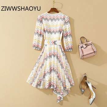 ZIWWSHAOYU Rudens Sieviešu Vintage Mini Kleitas Modes Dizainere Multicolor Dobi No Izšuvumi V-veida Kakla Asimetriska Kleita